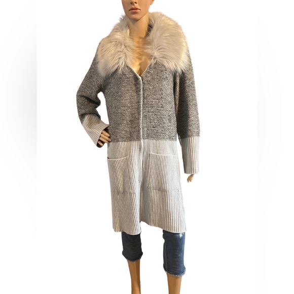 NWOT stunning LOVE TOKEN cardigan - Picture 2 of 8